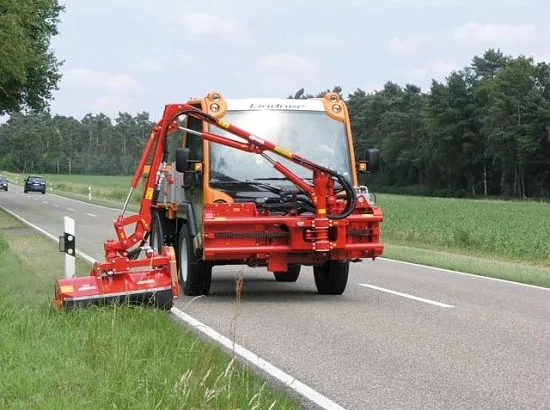 Ceļmalu un grāvju pļāvējs Ducker MBM 400